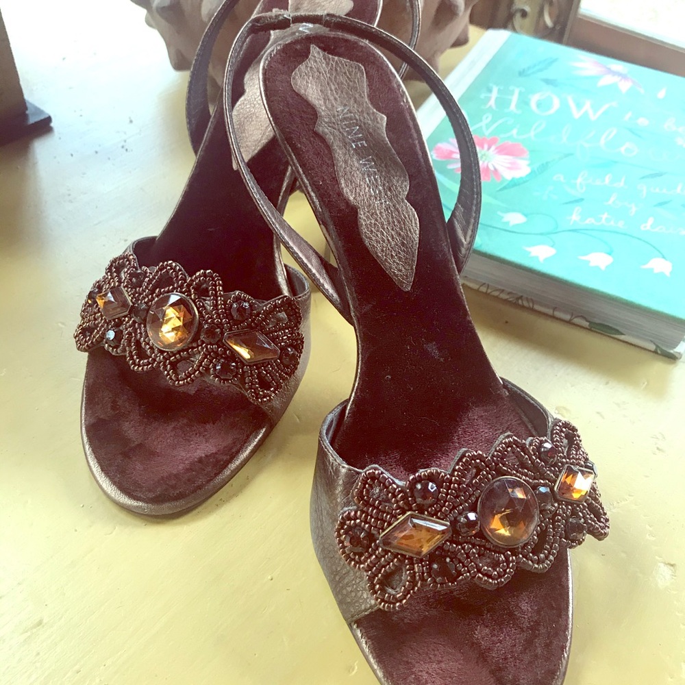 Size 8 Nine West Bronz shoes w Rhinestones